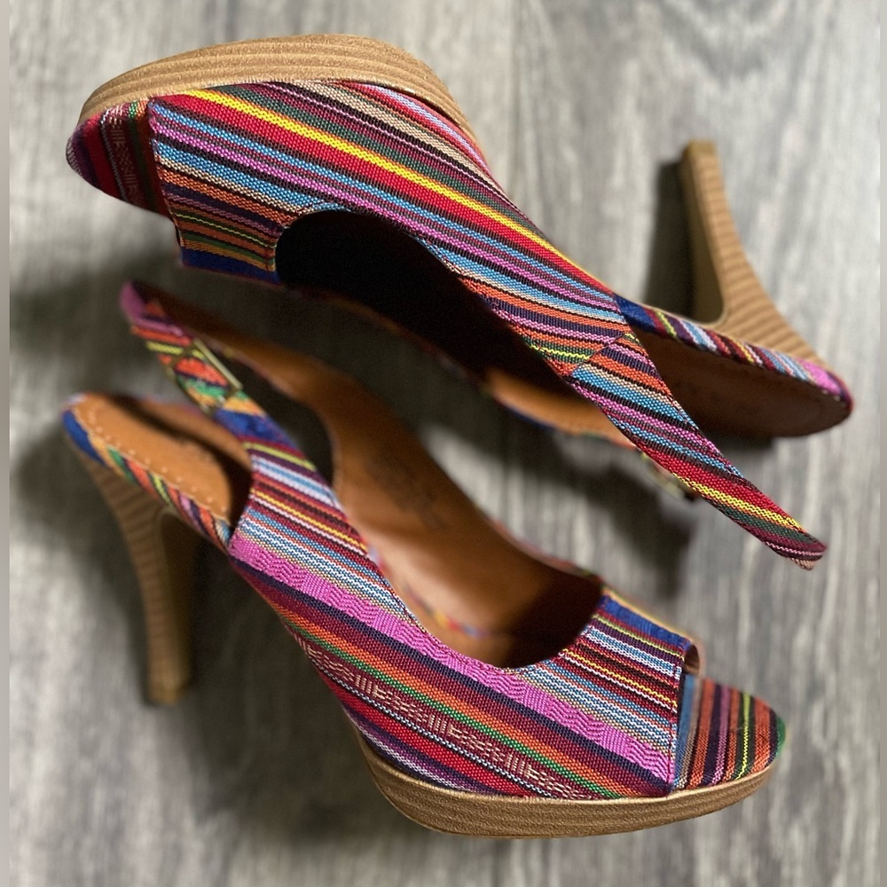 NEW tribal print slingback heels, never worn - Picture 2 of 8